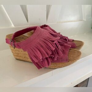 Minnetonka Women's Size 6 Wedge Heel Fringe Detailing Pink Bohemian Beachy Trip